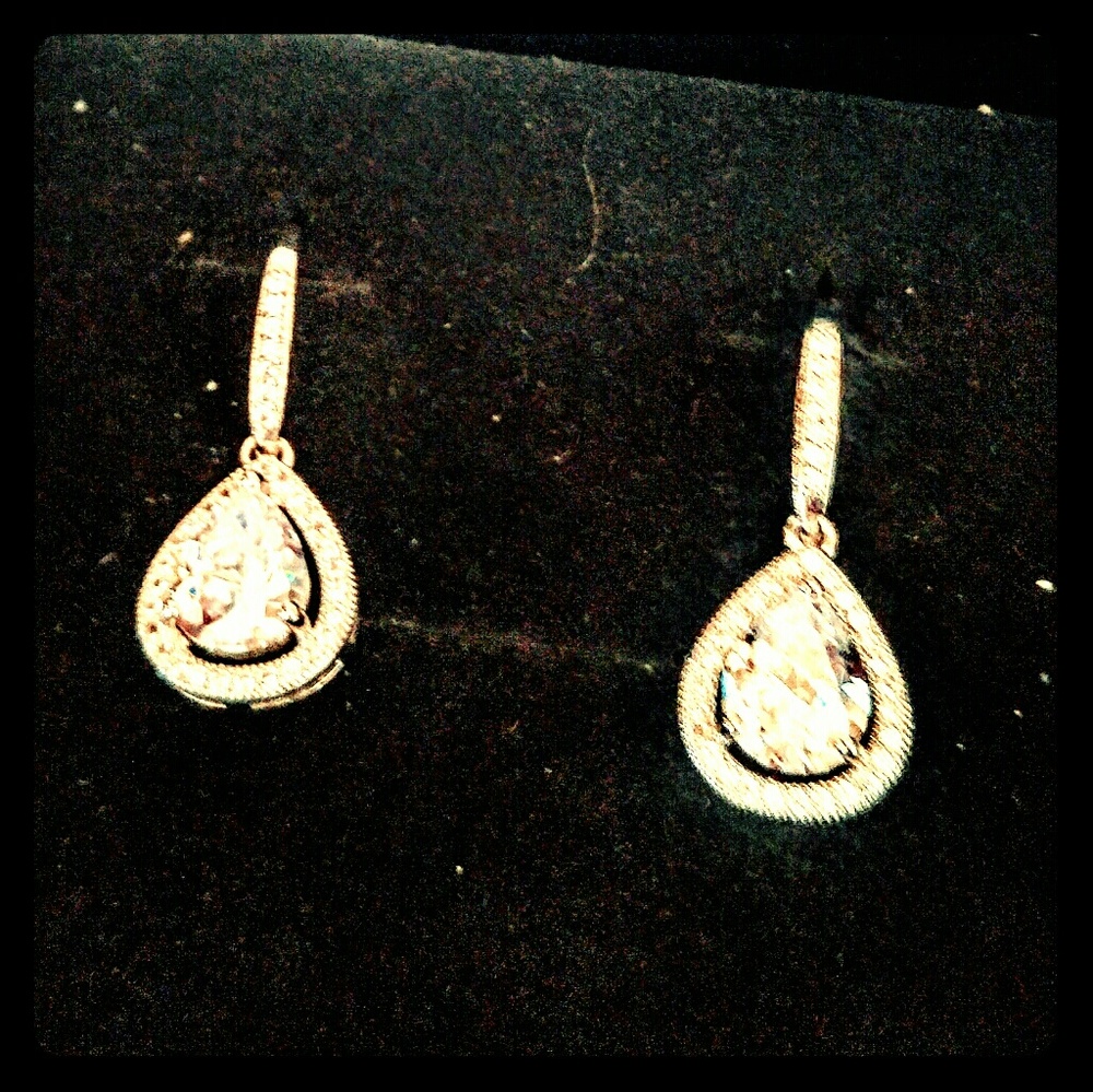 NEW without tags in box 2+ carats cubic zirconia