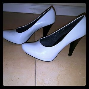 NEW Grey pump heels