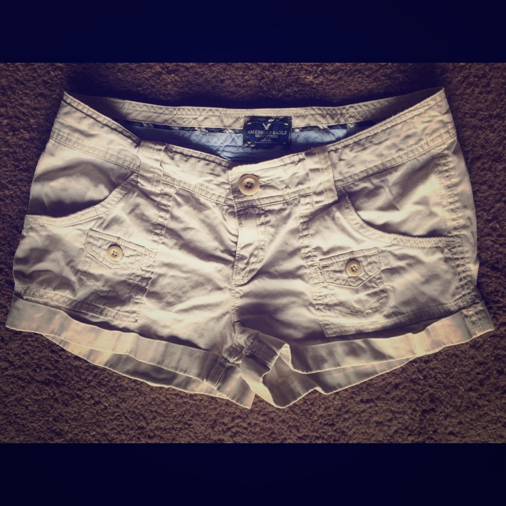 **SOLD** American eagle light  khaki shorts