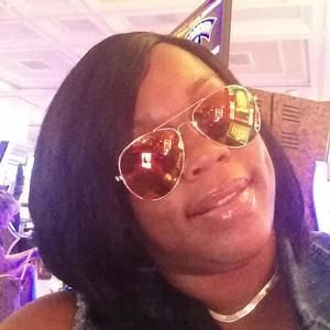 Meet your Posher, Latosha