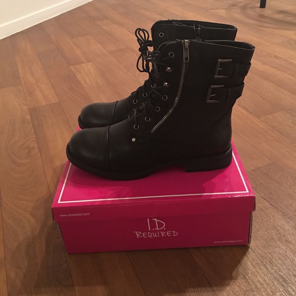 I.D. Required Black Combat Boots Size 10W