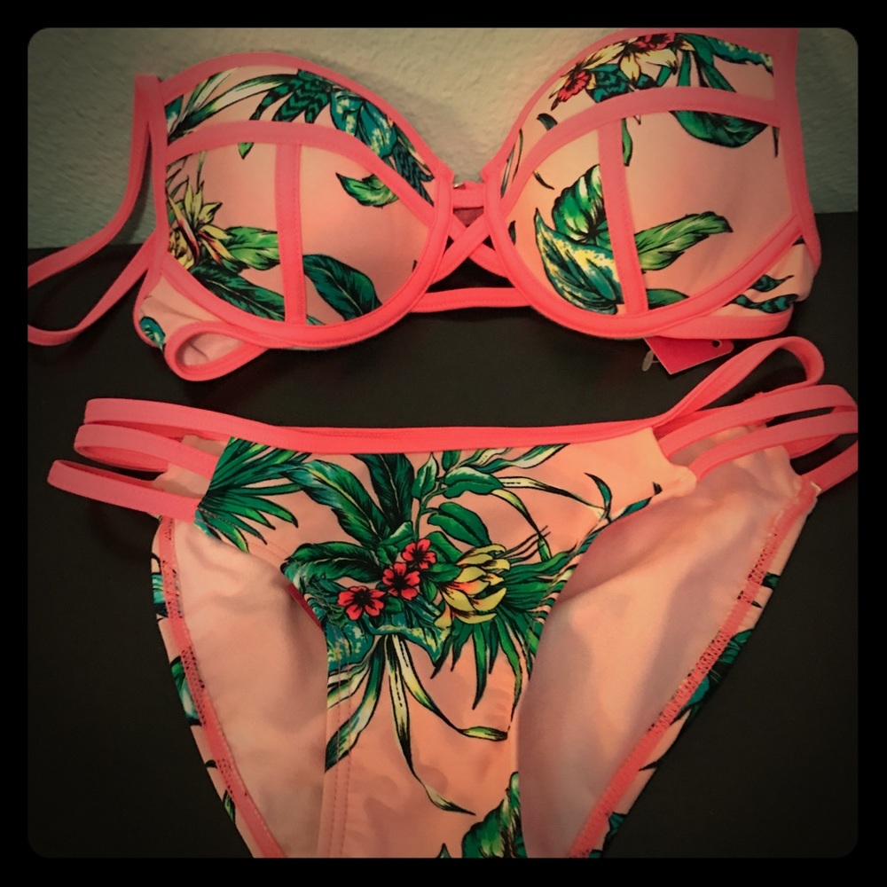 New Tropical Coral Push Up Bikini - Picture 2 of 7