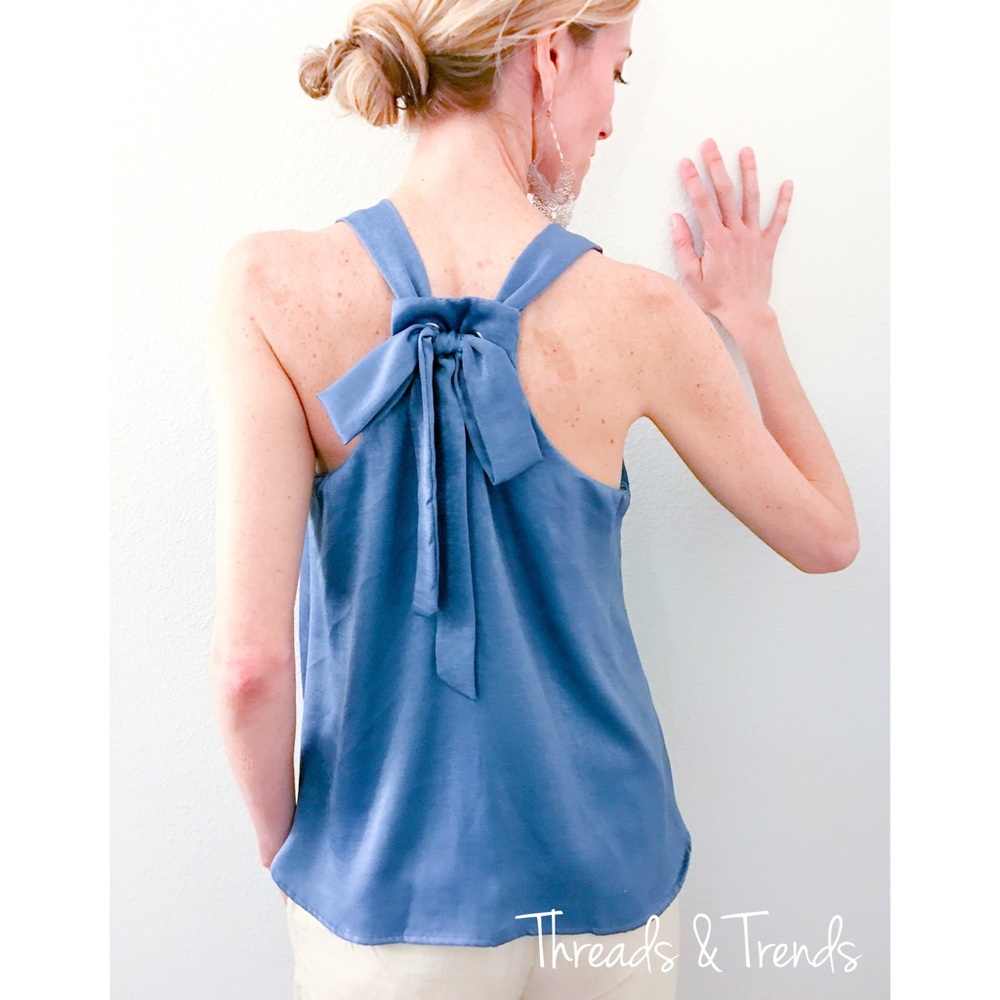 🌸Chic Tie Back Halter Blouse - Picture 3 of 8