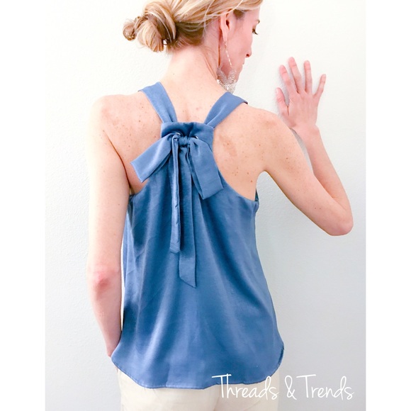 🌸Chic Tie Back Halter Blouse - Picture 3 of 8