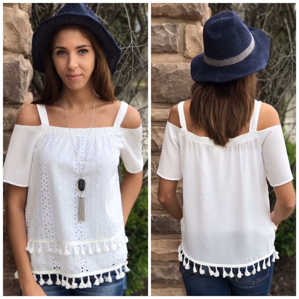🌸🆕Tassels & Eyelet Blouse - Picture 3 of 5