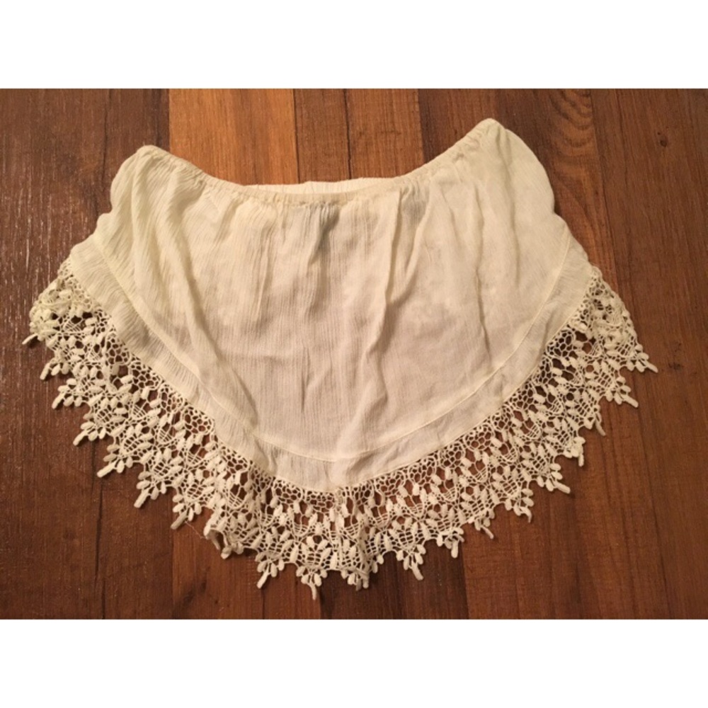 Lace cropped top