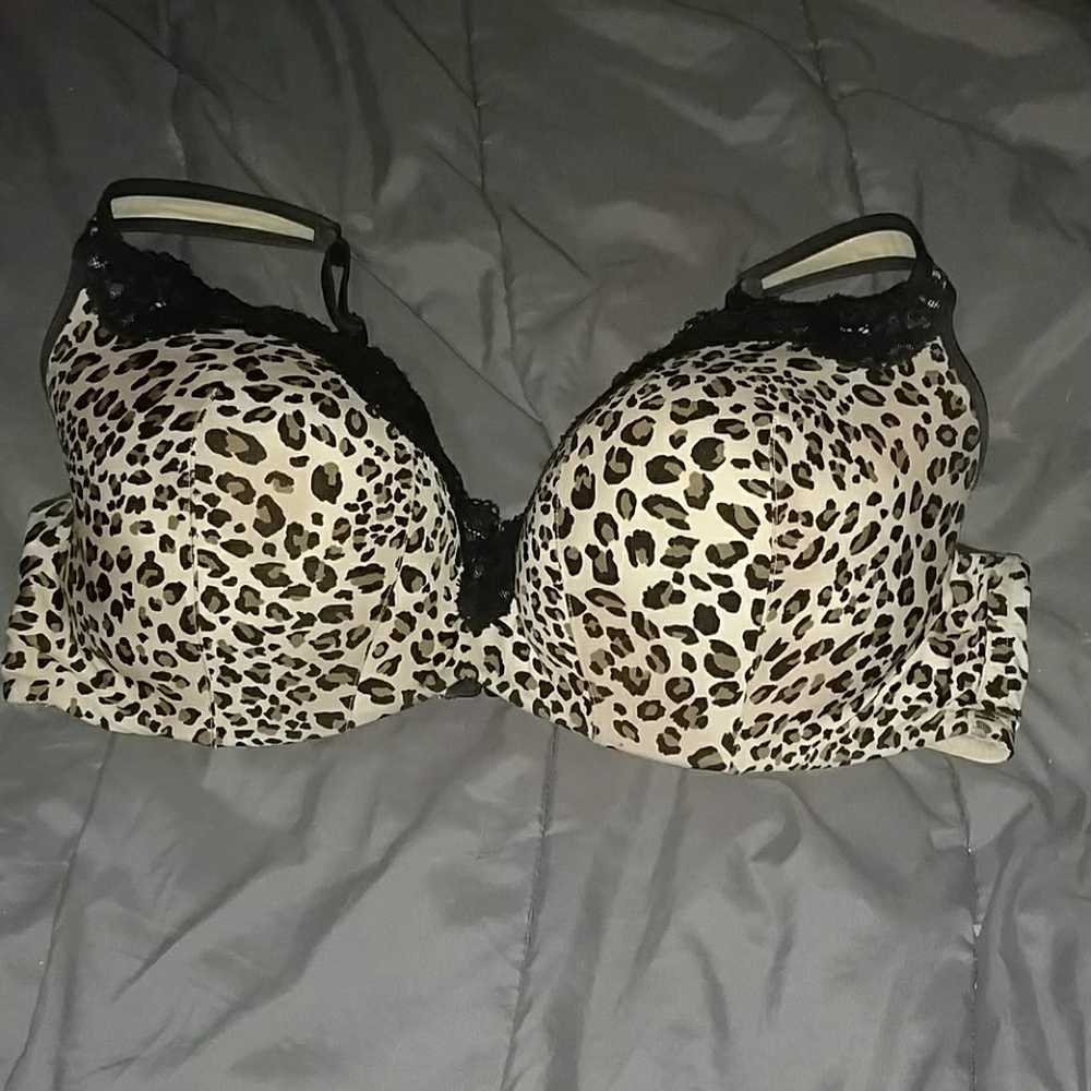 Leopard pattern with lace trim