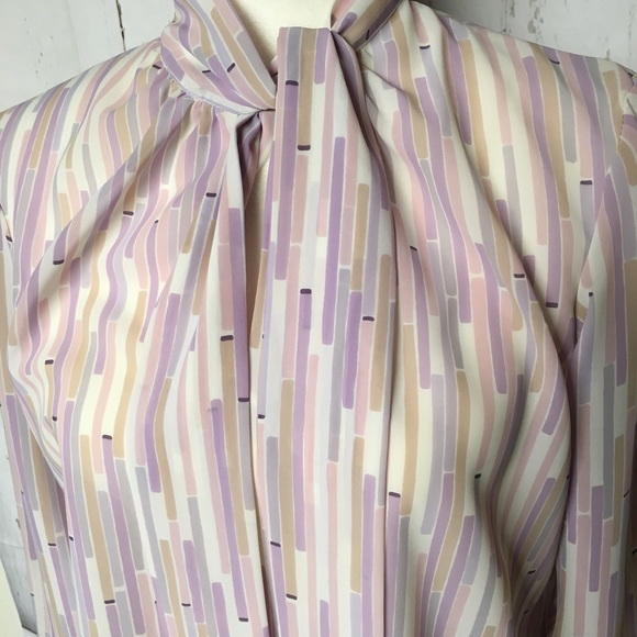 🎀Pretty & Cute Career Blouse🎀 - Picture 3 of 4