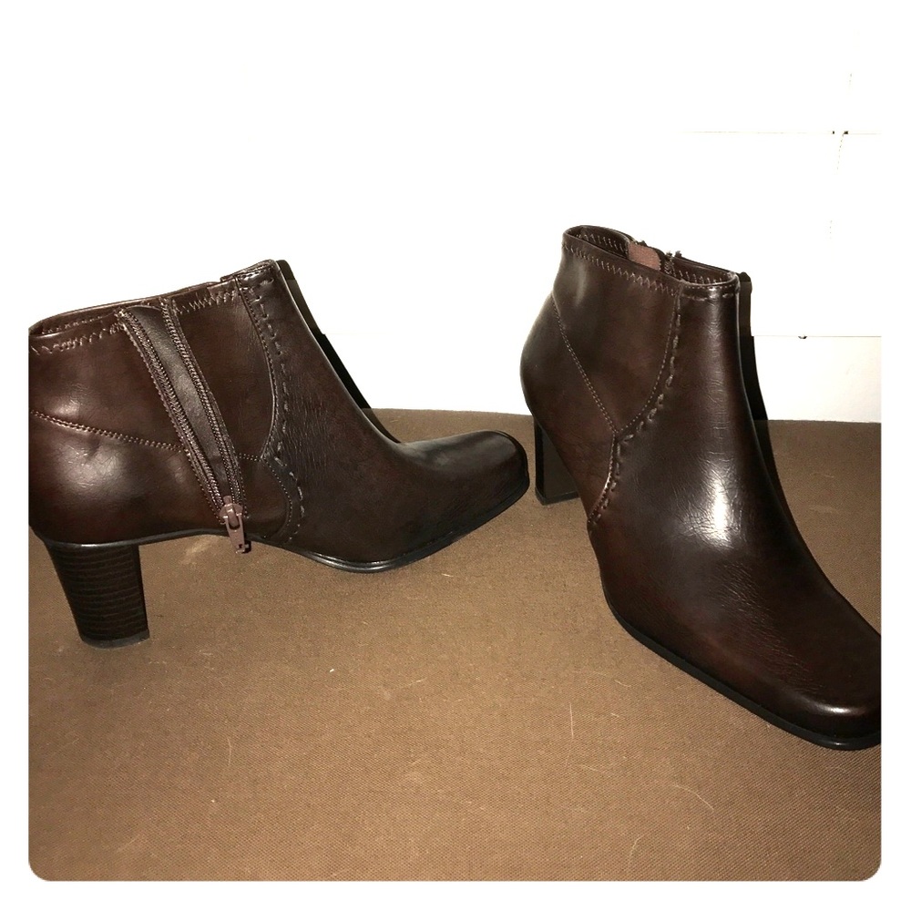 Liz Claiborne Flex ankle boots 8m