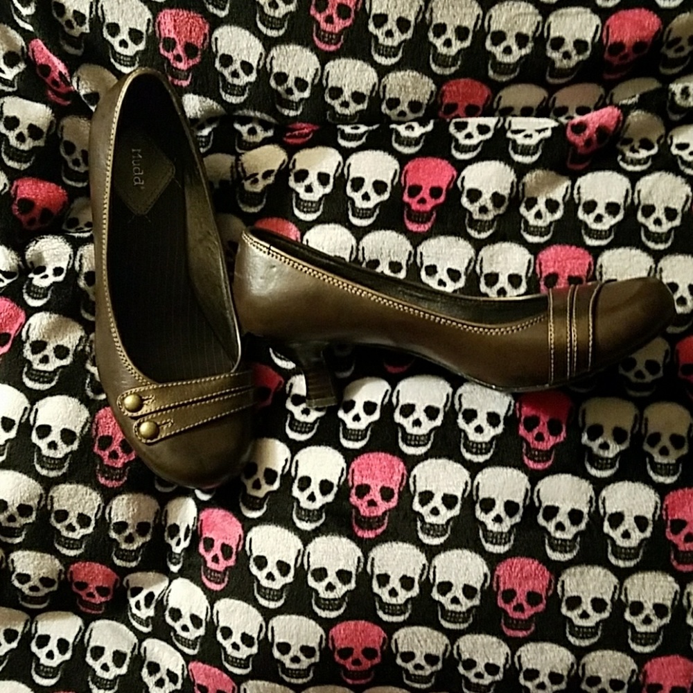 Low Heel Brown Pumps size 10