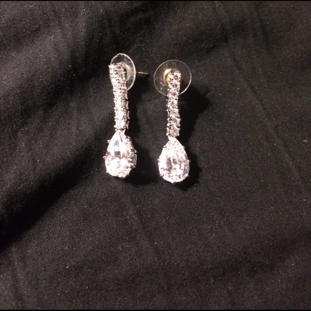 Drop clear crystal earrings