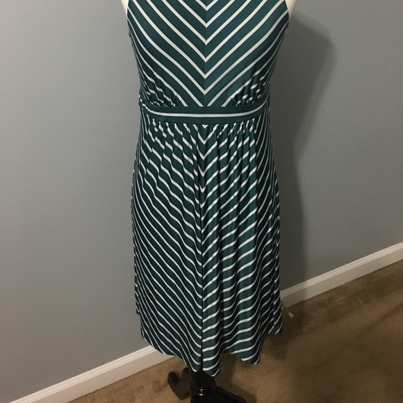 Loft Beautiful Summer/Spring Dress - Picture 2 of 8