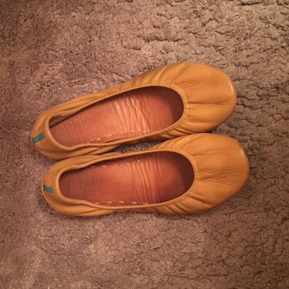 Camel colored tieks, size 8