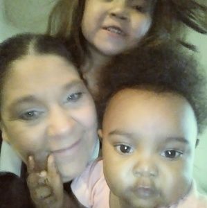 Meet your Posher, Elaine