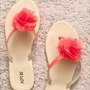 Women Orange flip flop sandals great condition