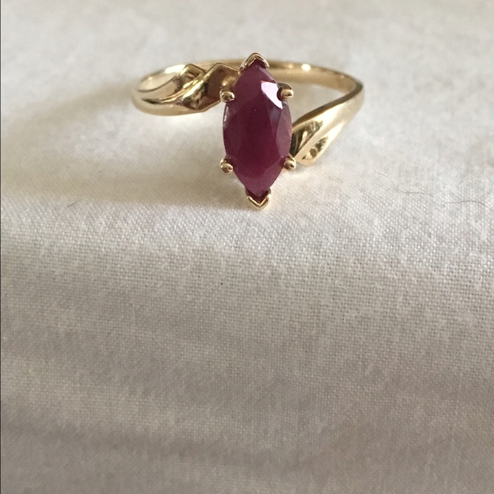 10k Gold Clyde Duneier Ruby Ring Size 8