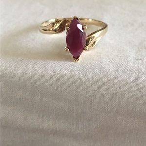 10k Gold Clyde Duneier Ruby Ring Size 8