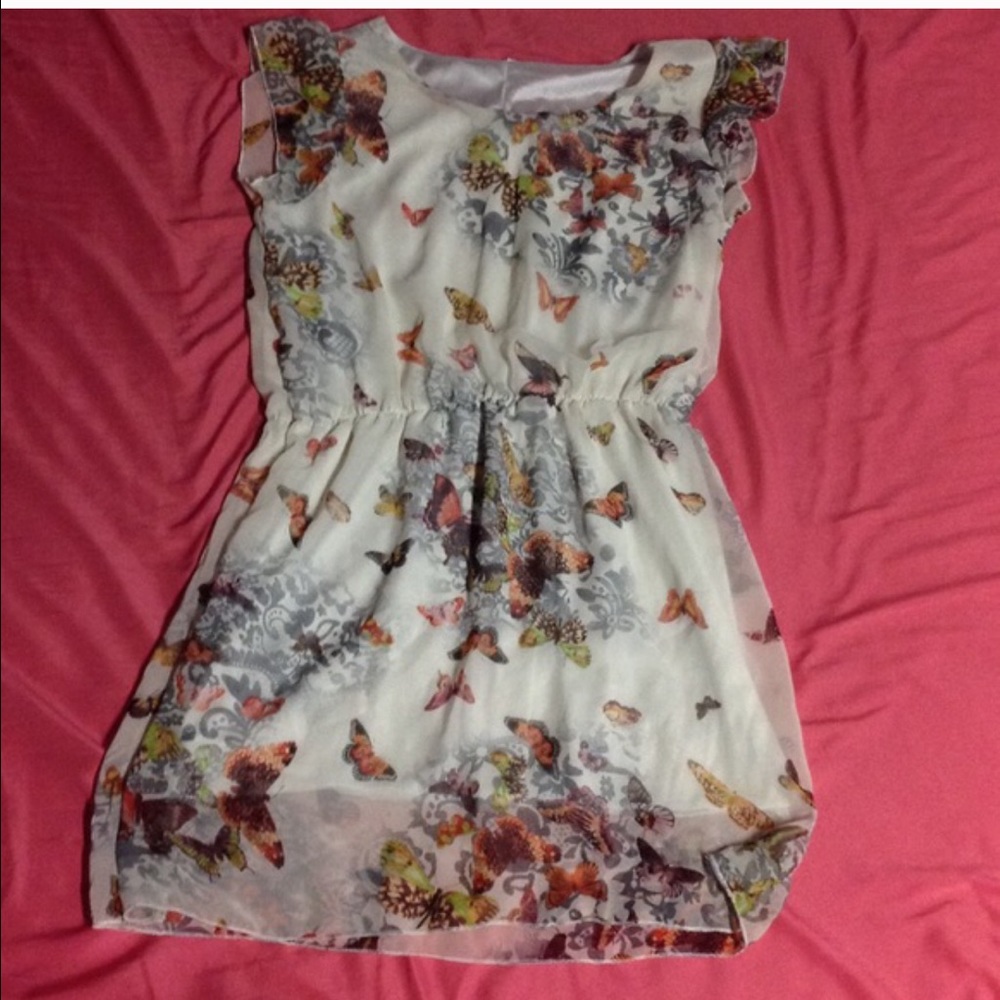 Vintage butterfly 🦋 dress 👗makes you look cool