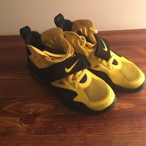 Nike air black and yellow