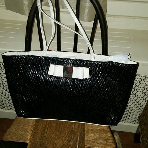 Ivanka Trump Handbags - NWT Ivanka Trump tote Flash sale FINAL