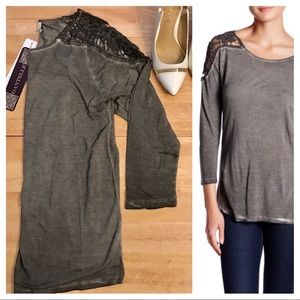 ⭐️🆕⭐️ Dantelle Lace Yoke Hi-Lo Tee