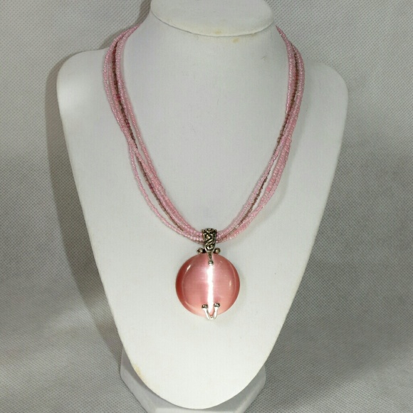 Jewelry - Pink beaded necklace