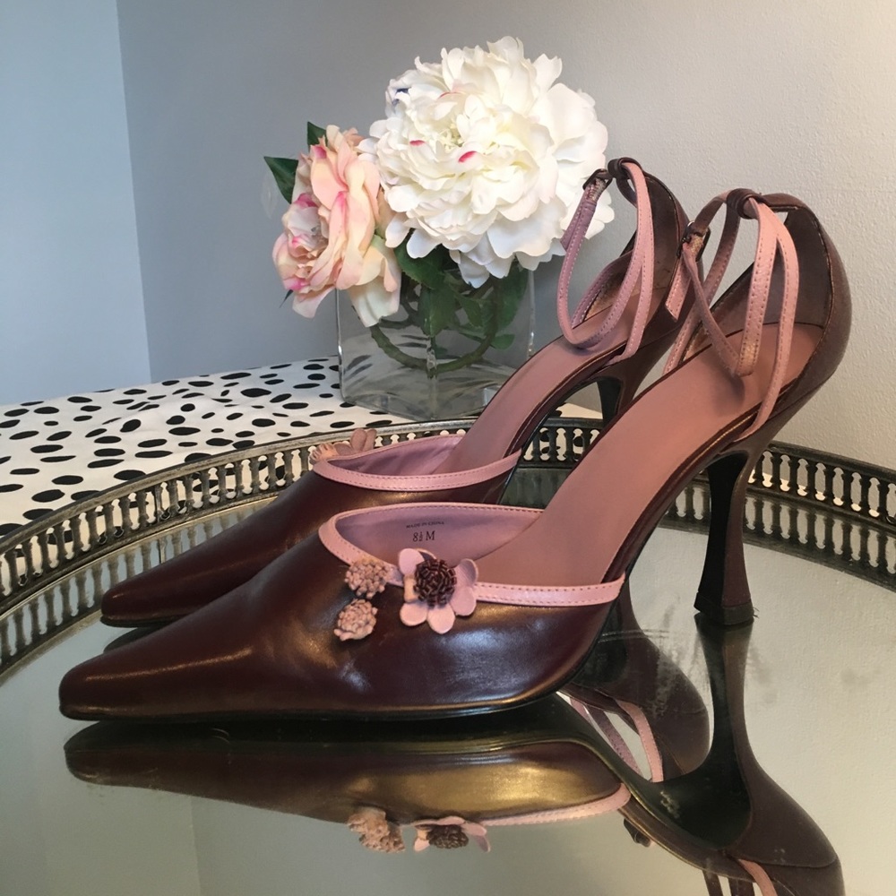 Maroon ankle strap pump