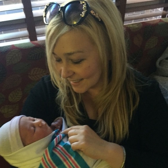 Meet your Posher, Cynthia - Picture 5 of 6