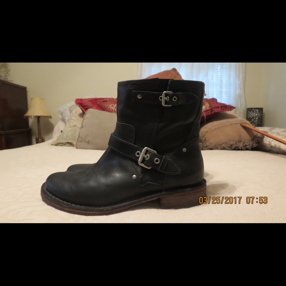 UGG Zippered Ankle Boots SZ 7.5