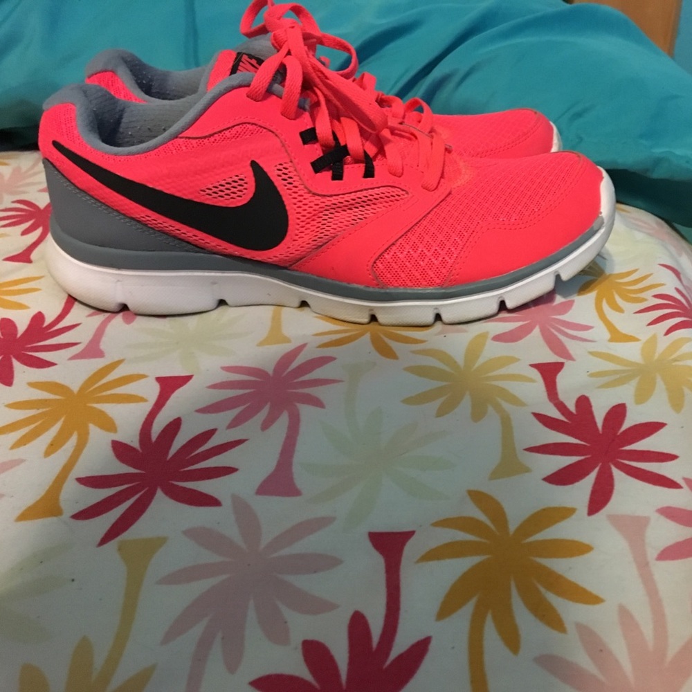 nike 7.5 sneakers