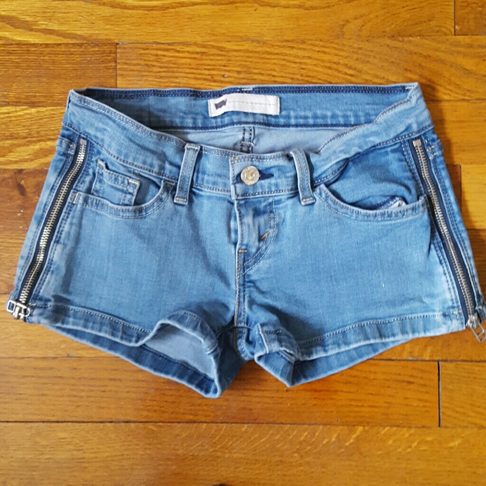 Cute Levi Jean Zipper Shorts
