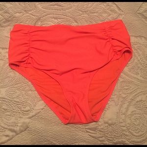 High waisted, ruched swim bottoms