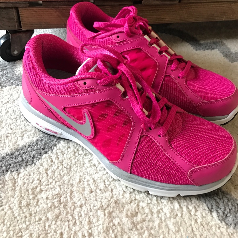 Pink Nike Sneakers 👟