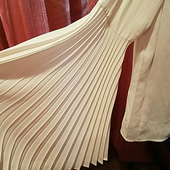 Cute Blouse - Picture 2 of 4