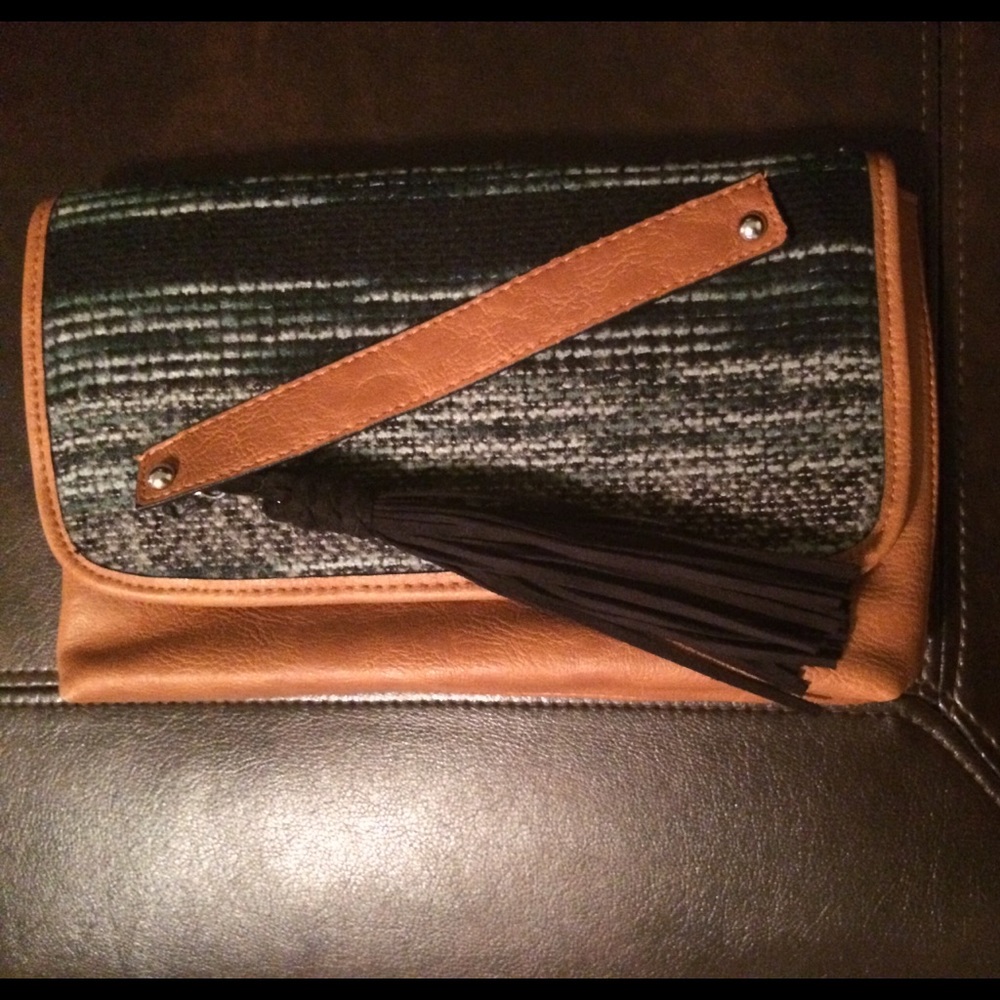 Tan leatherette clutch. Only used once!