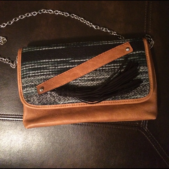 Tan leatherette clutch. Only used once! - Picture 3 of 3