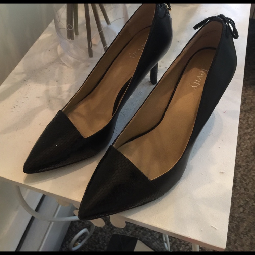 Black pump size 8