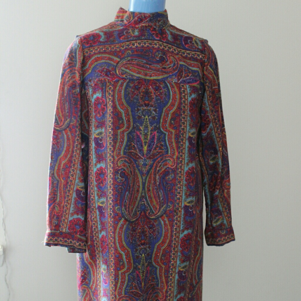 SOLD***Late 60s/Early 70s Vntg Paisley Shift Dress