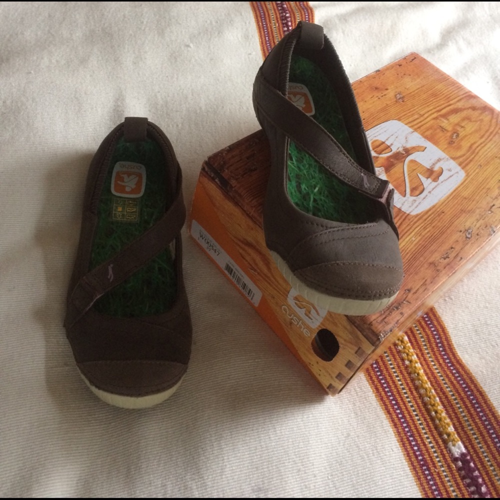 Cushe boutique ballet style, leather flats. NIB