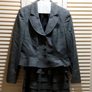 Ladies jacket and skirt set from Nine West.
