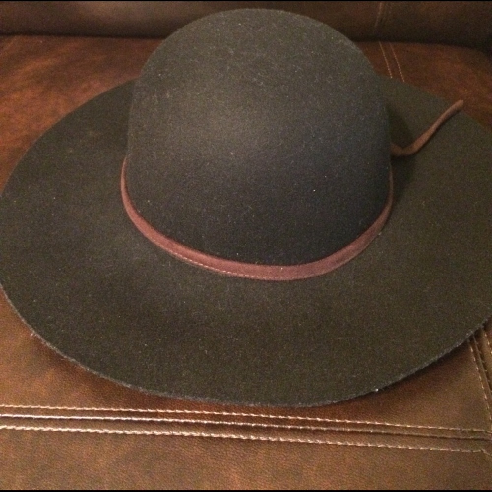 Black Floppy Hat.