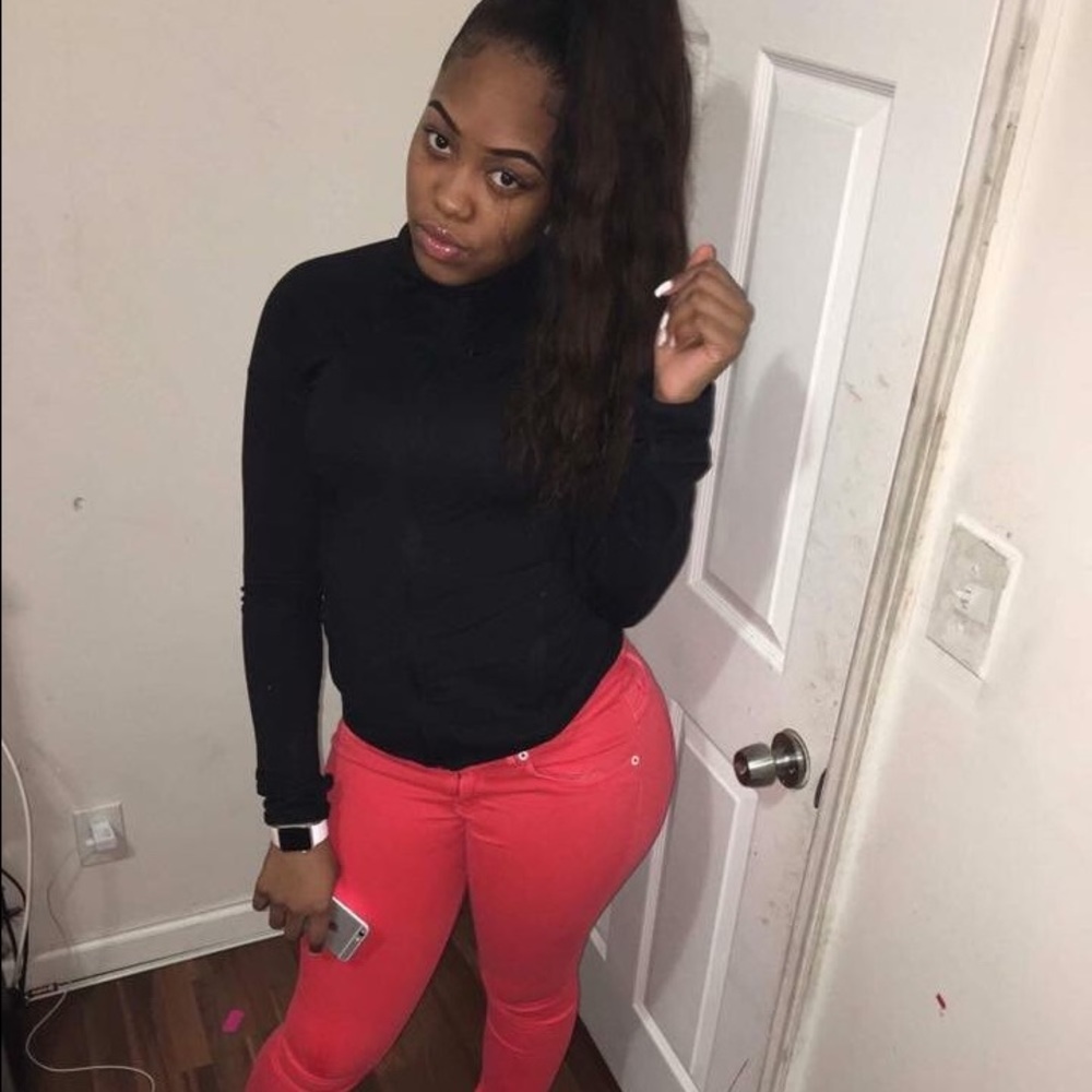 Meet your Posher, Araya