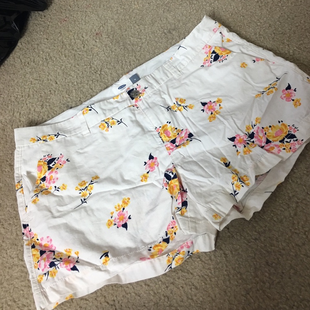 New old navy floral shorts