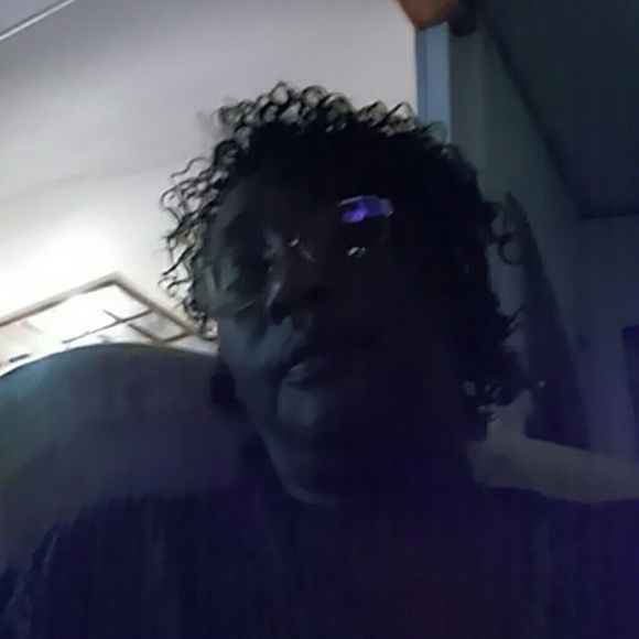 Meet your Posher, Gladys - Picture 1 of 1