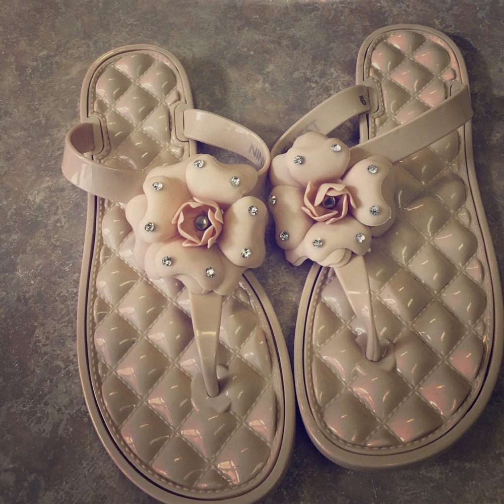 👙Nine West Sandals- let's negotiate🕶👣