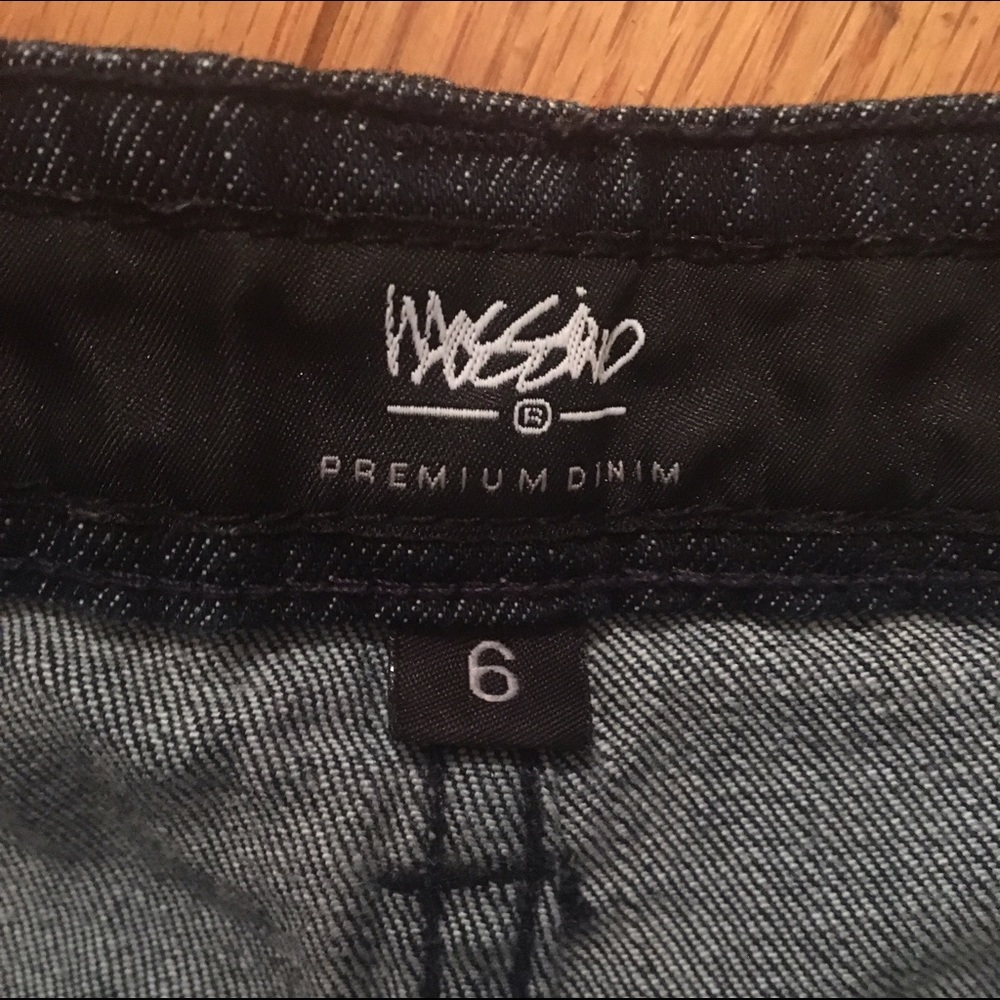 💕Denim Shorts💕 - Picture 3 of 5