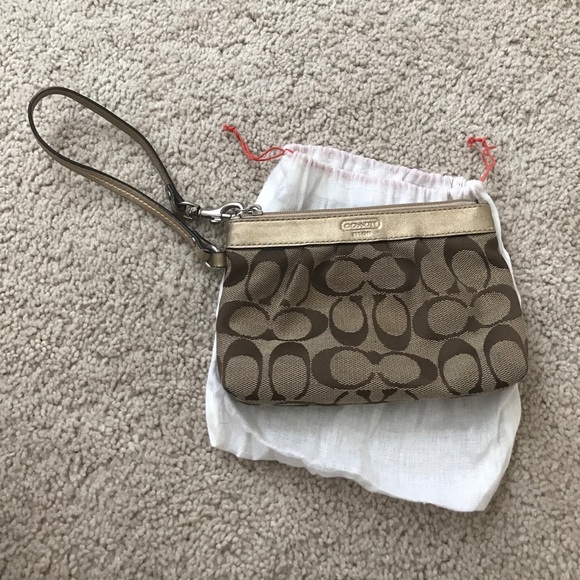 Coach wristlet- used condition - Picture 1 of 7