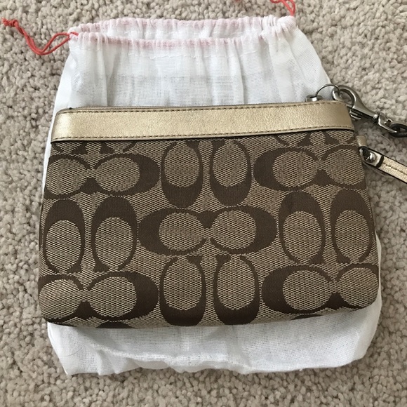 Coach wristlet- used condition - Picture 3 of 7