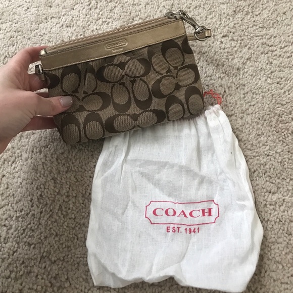 Coach wristlet- used condition - Picture 7 of 7