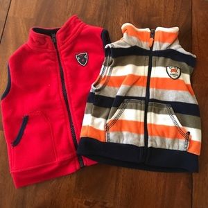 2 fleece vests